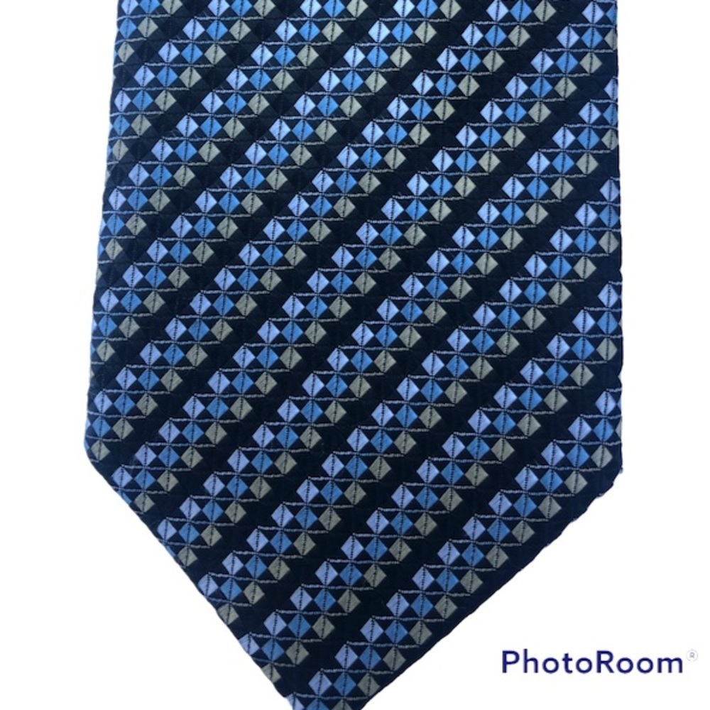 Zylos George Machado geometric tie